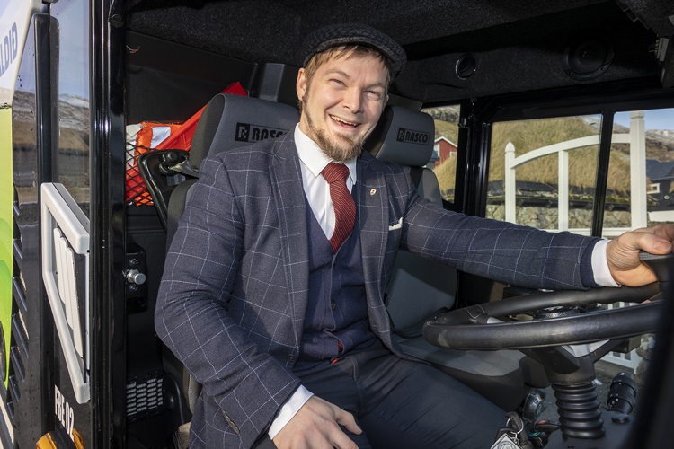 Bergur Robert Dam Jensen, kollfirðingur og formaður í teknisku nevnd í býráðnum, fegnast um, at annar av nýggju feiibilunum skal vera í Kollafirði burturav