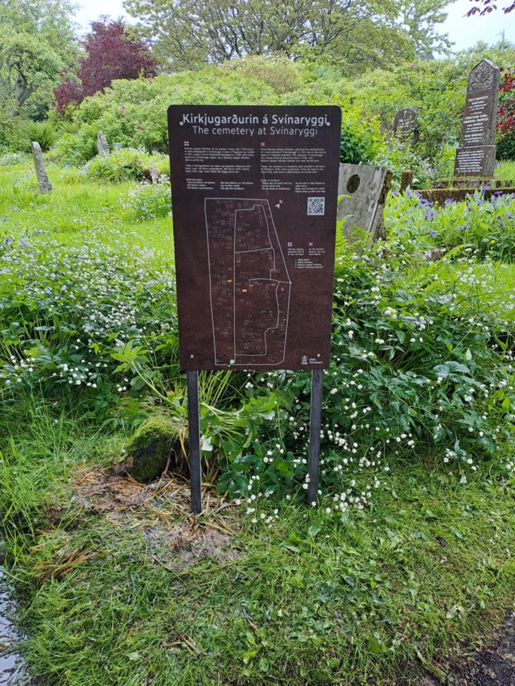 Kirkjugarðurin Mynd2