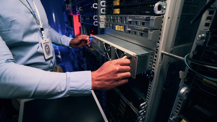 Dagføring av servara 16.04.2026 heimasíða