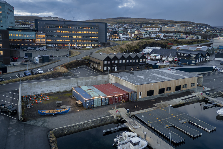 Tað verður á hesum økinum, at Knørrur fer at byggja nýtt róðrarneyst. Í løtuni standa bátarnir hjá Knørrafelagnum í bingjum