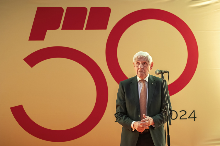 Poul Michelsen standing at a podium